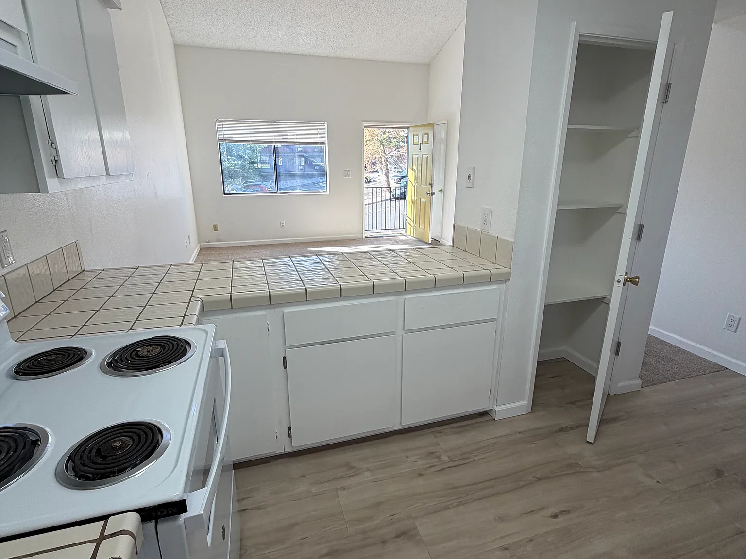2 bed, 800 sqft, $1,800 — Photo 4