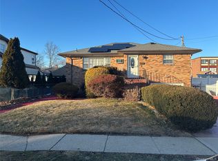 89 Grant Avenue, Farmingdale, NY 11735