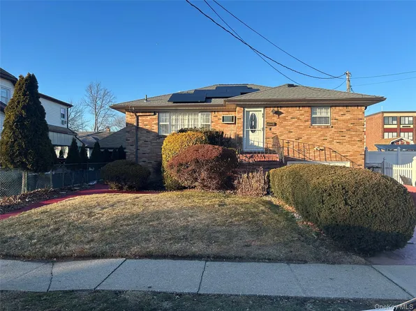 89 Grant Avenue, Farmingdale, NY 11735