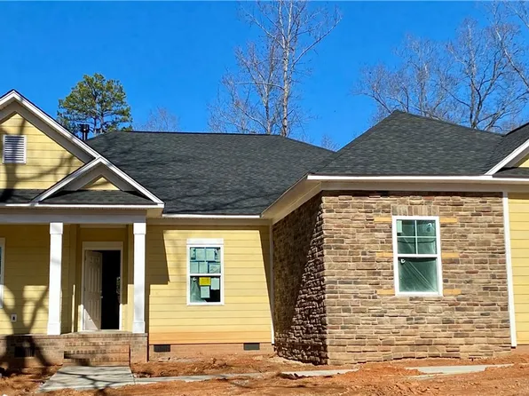 3103 Chatham Dr, Seneca, SC 29678