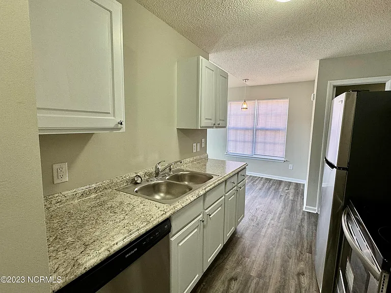 1247 Westpointe Dr — Photo 9