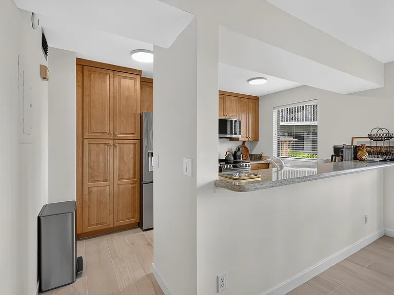 302 Brackenwood Cir — Photo 15