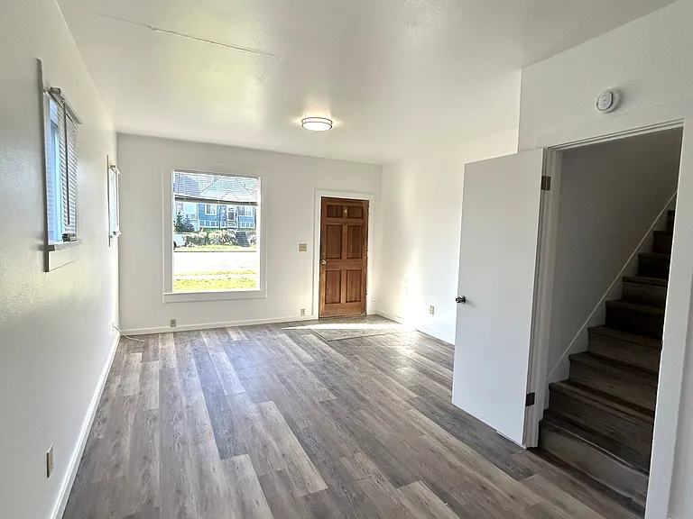 2307 Rockefeller Ave #2307 — Photo 2