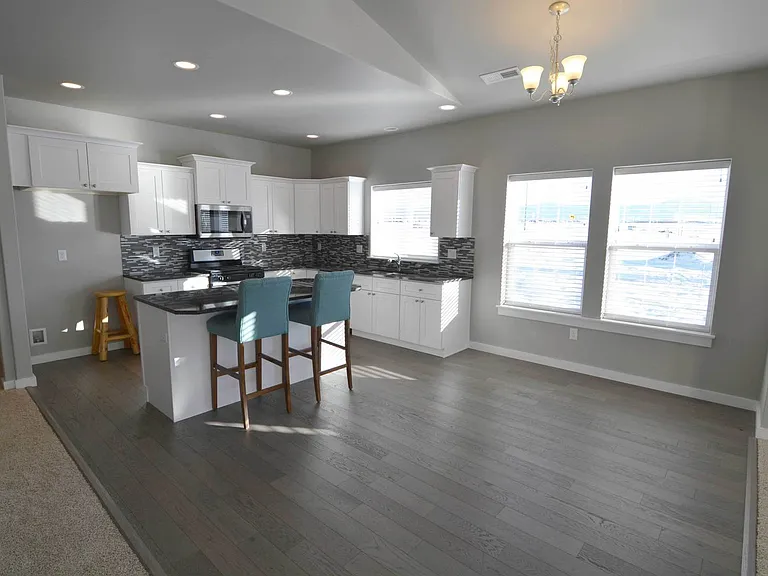 177 Laurel Pkwy — Photo 3