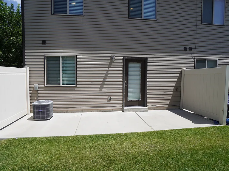 1923 N 300 W — Photo 22