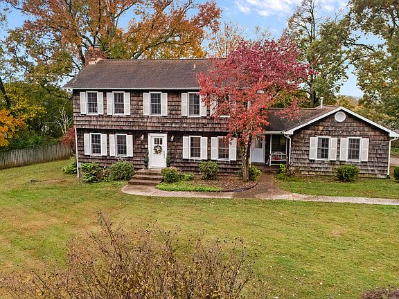 2nd image of 501 Bromley Ln