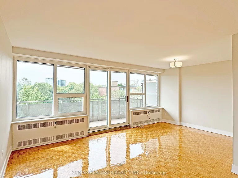 10 Shallmar Blvd #607 — Photo 5