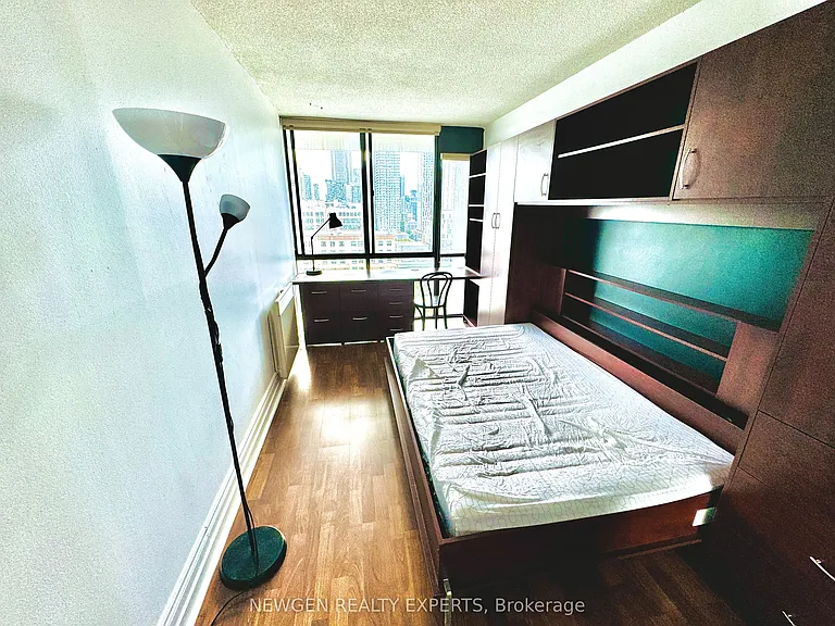 86 Gerrard St E #14F — Photo 13