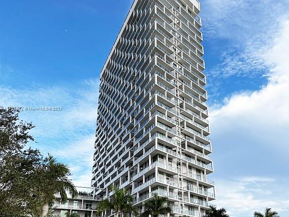 2nd image of 1750 N Bayshore Dr APT 3912