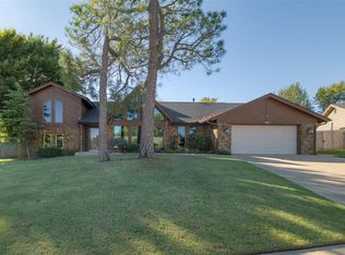 608 Woodlawn Dr, Yukon, OK 73099