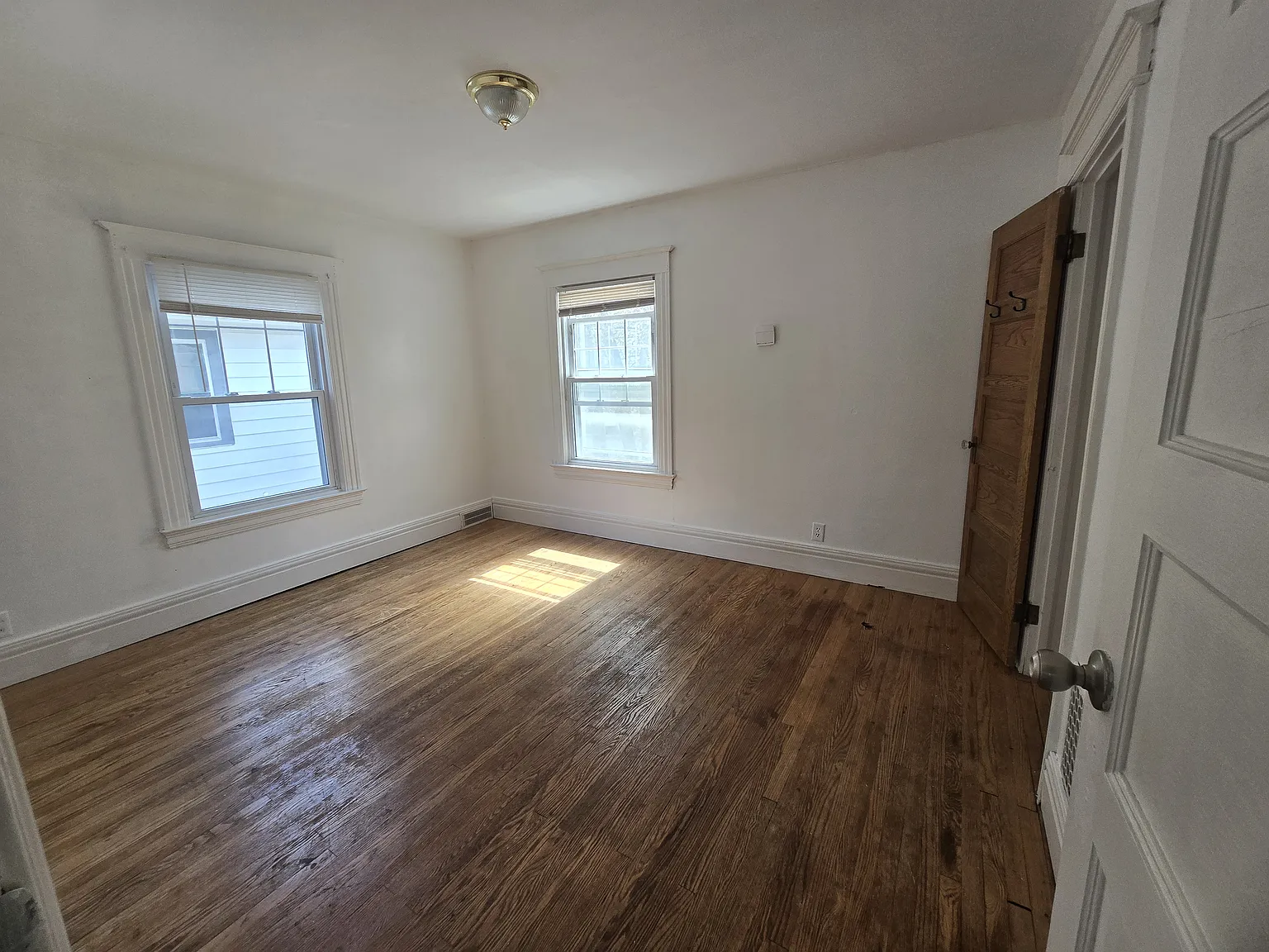 4 bed, 2068 sqft, $550 — Photo 2