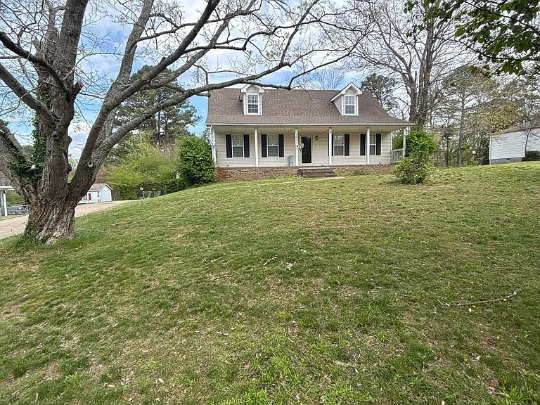 1027 Davidson Dr — Photo 1