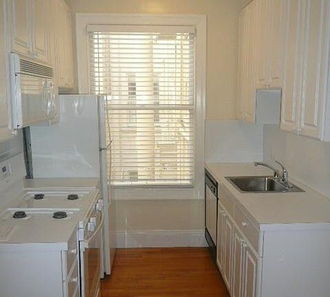 3rd image of 1555 Greenwich St #Bb
