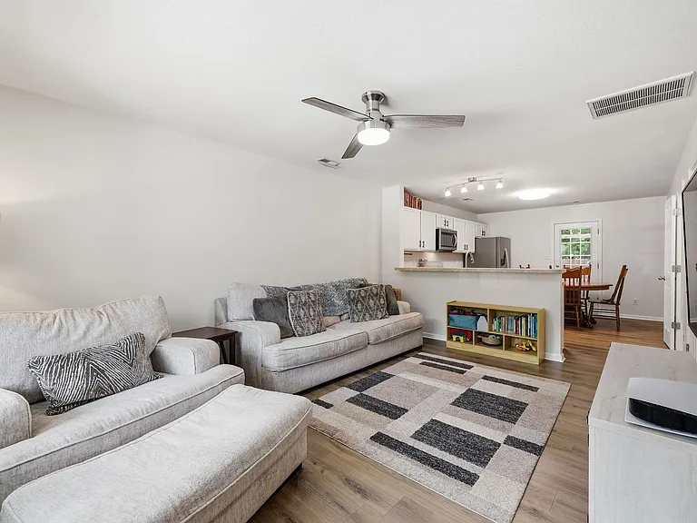1404 Old Folkstone Rd #7 — Photo 5