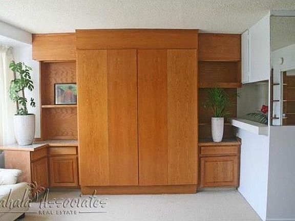 Murphy bed