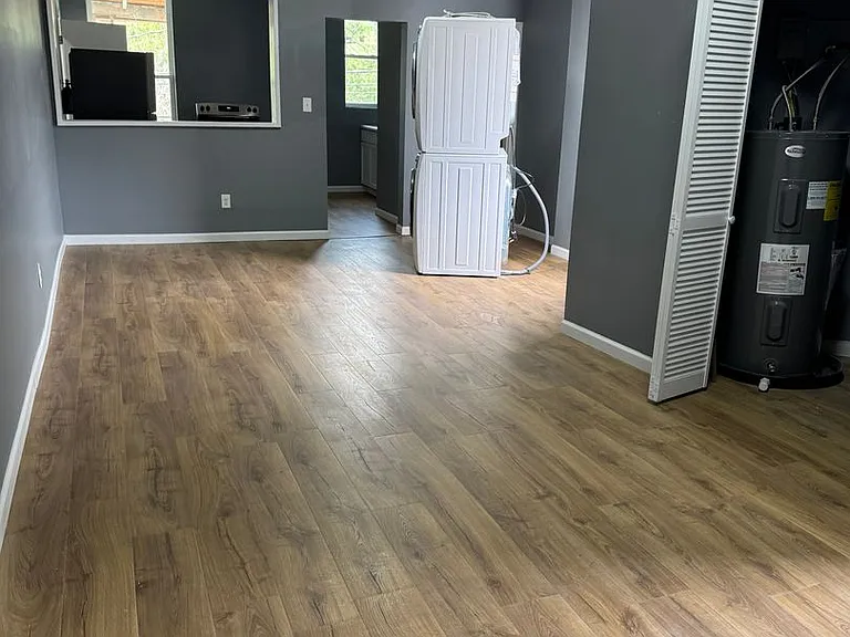 952 W Broad St — Photo 1