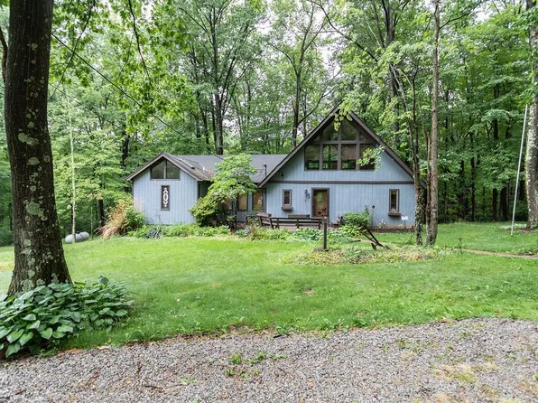 154 Cottonwood Rd, Acme, PA 15610