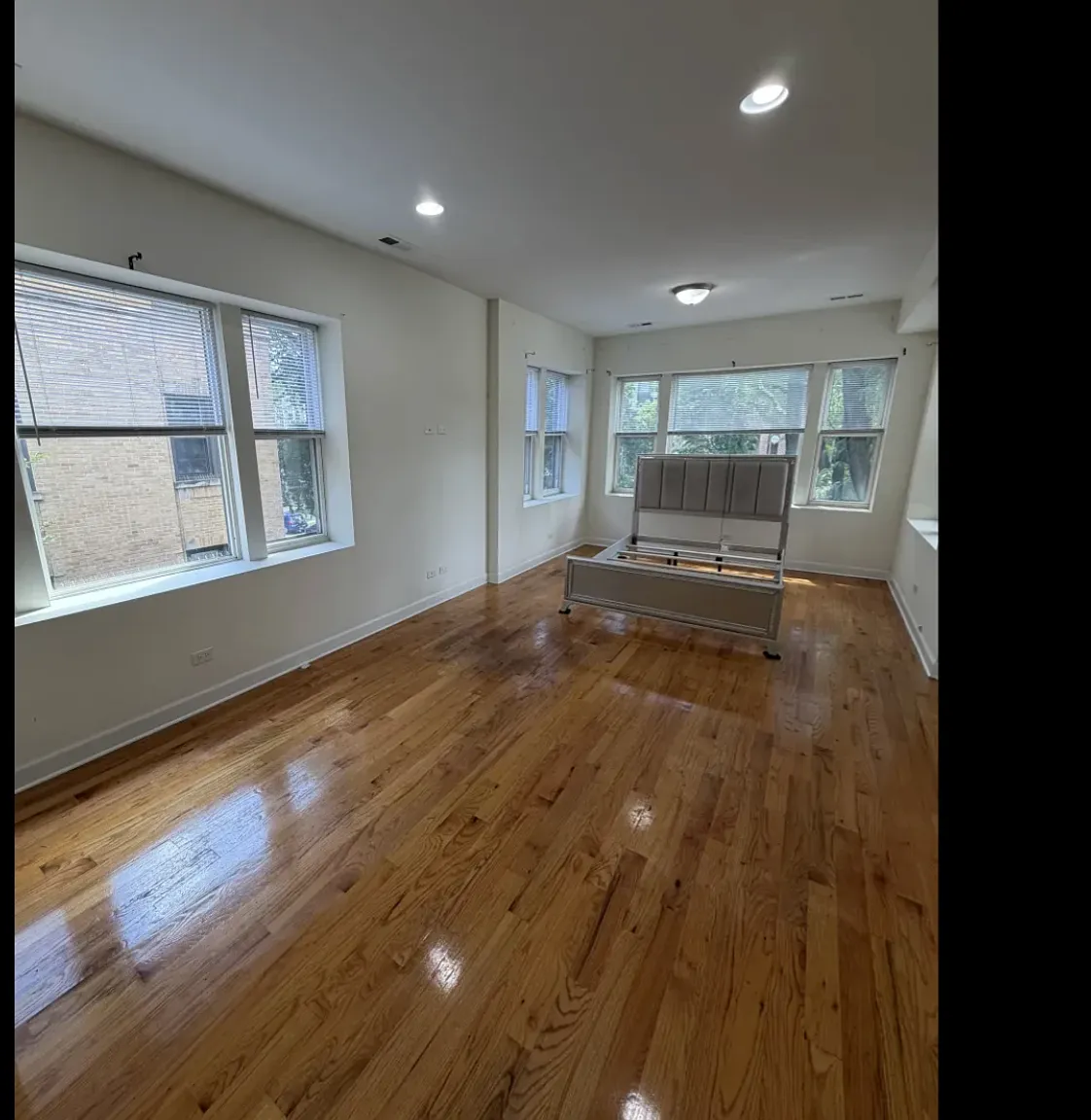 2 bed, 750 sqft, $2,429 — Photo 3