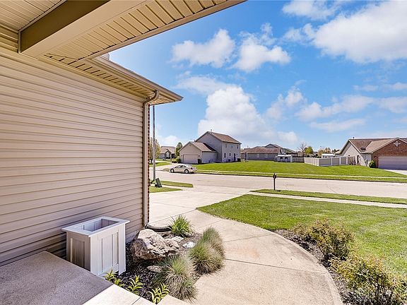 5th image of 689 Sherwood Dr