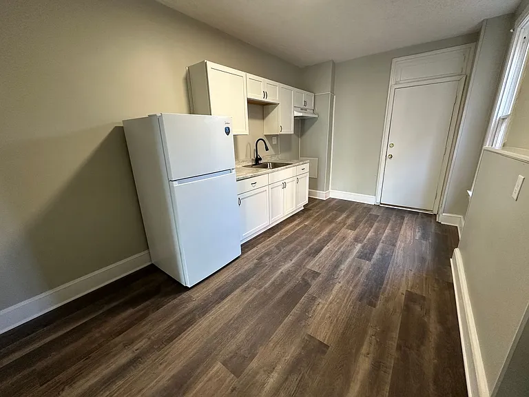 137 Stevens Ave — Photo 6