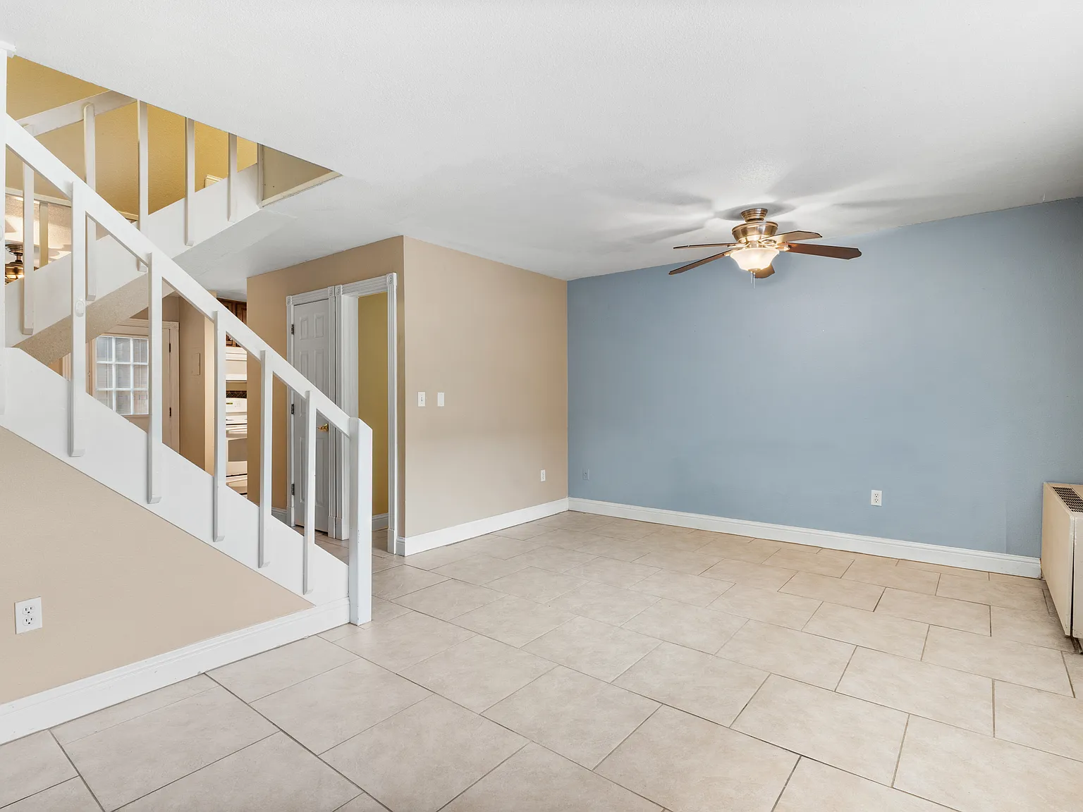 2 bed, 1.5 bath, 1100 sqft, $2,300 — Photo 2