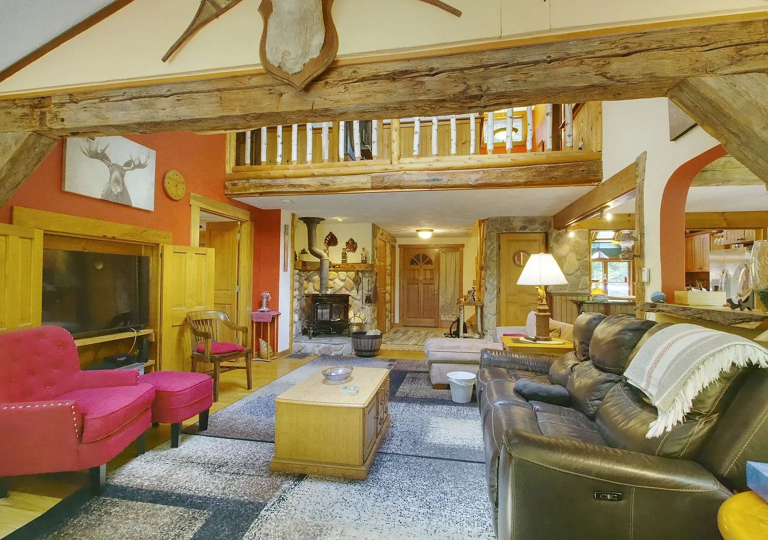 Furnished Private 3 Bed Winter *Seasonal Rental* - 6 Month Term Available 11/1/26 - $3290/Mo — Photo 1