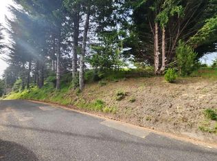 65 Eileen Rd, Whitethorn, CA 95589