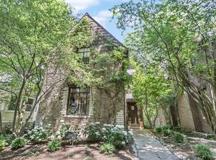 2047 Orrington Ave, Evanston, IL 60201