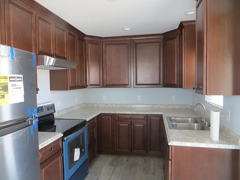 2824 S 76th Ave — Photo 7