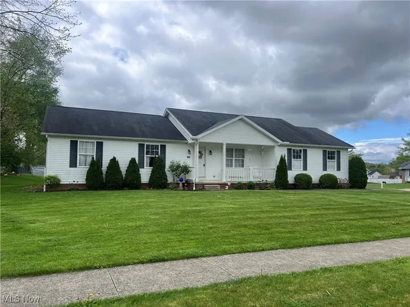 1848 Briarwood St, Louisville, OH 44641