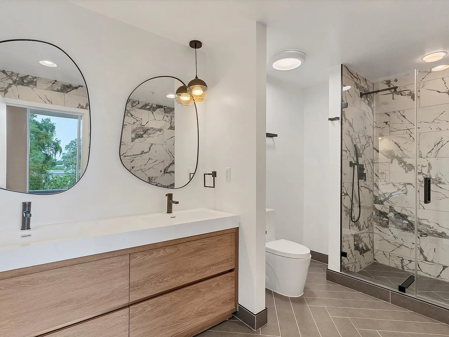 525 E Jackson St — Photo 3