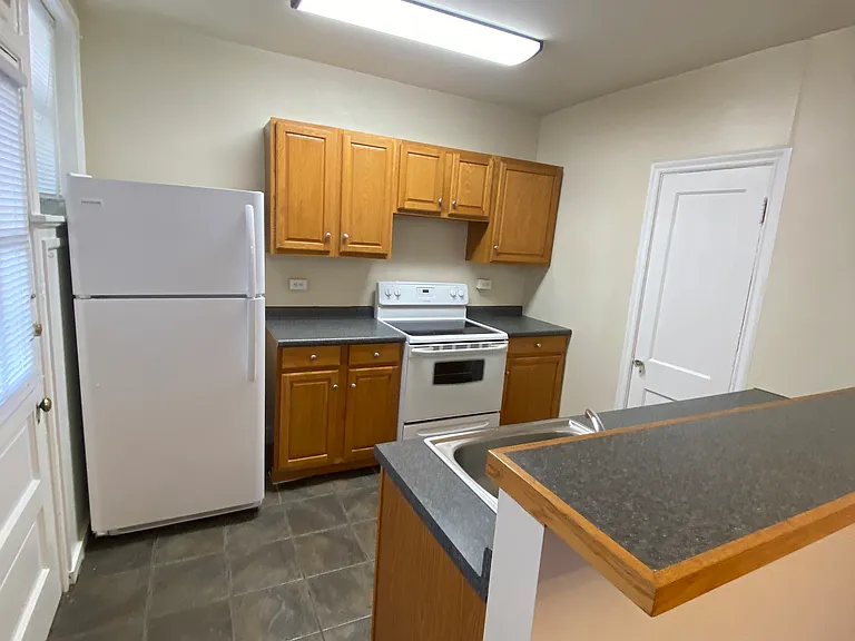 3426 W Grace St #9 — Photo 32