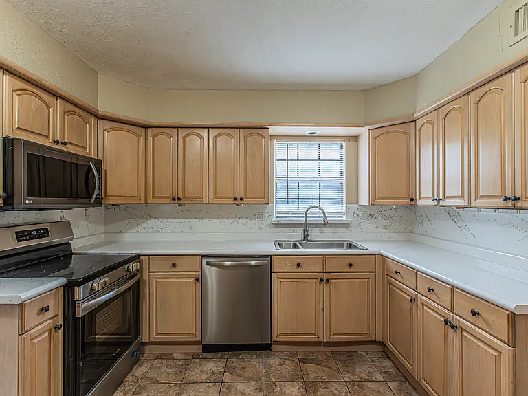 5203 Sutton Ct — Photo 13