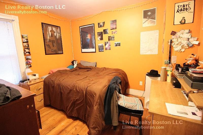 2nd image of 26 Everett St #3