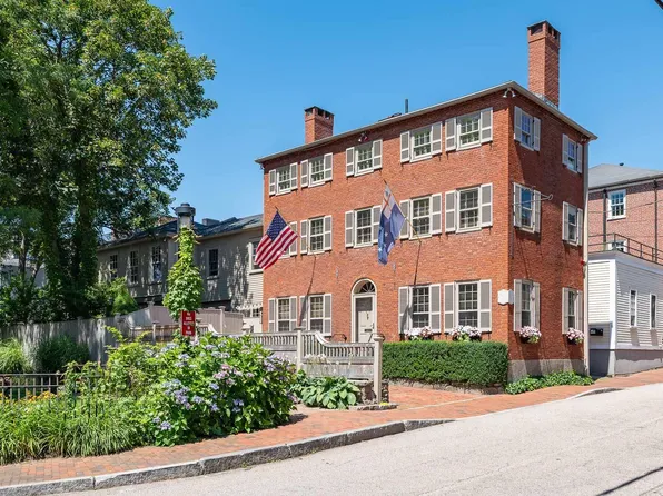 20 Atkinson Street, Portsmouth, NH 03801
