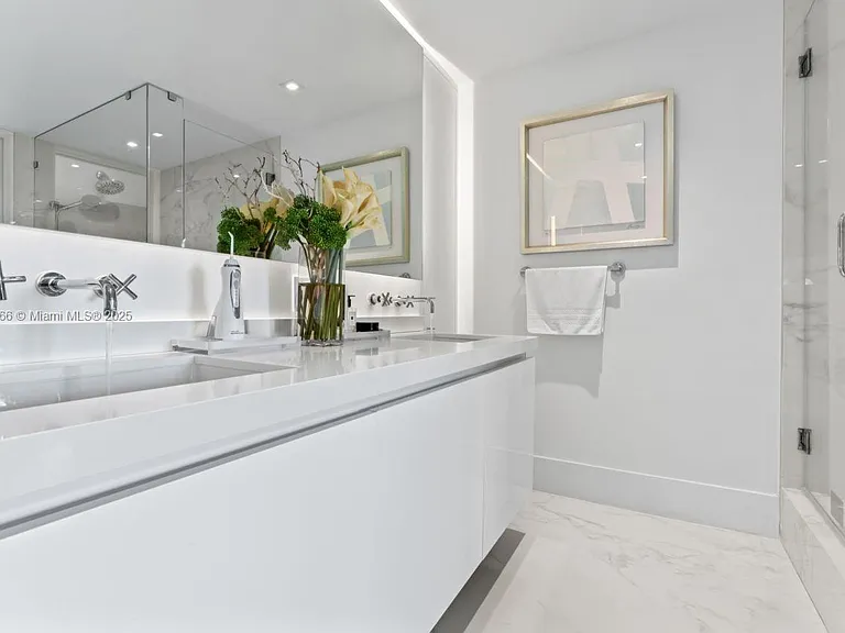 19143 Fisher Island Dr #19143 — Photo 57