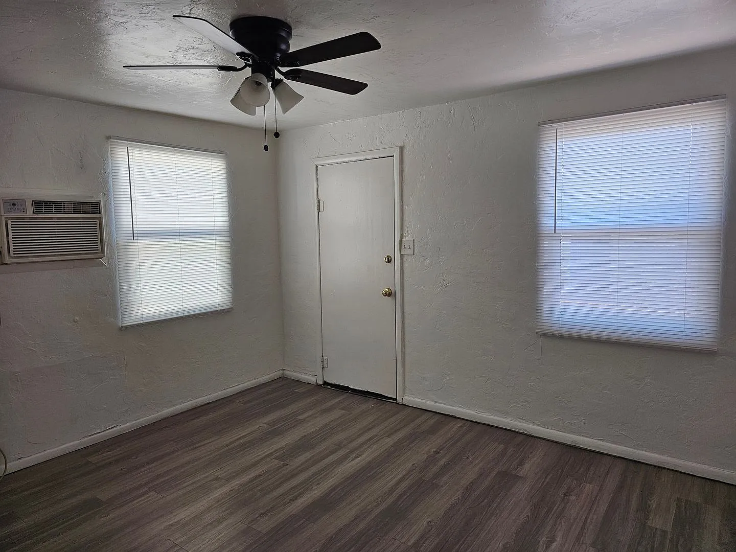 Studio, 1.0 bath, 280 sqft, $615 — Photo 3