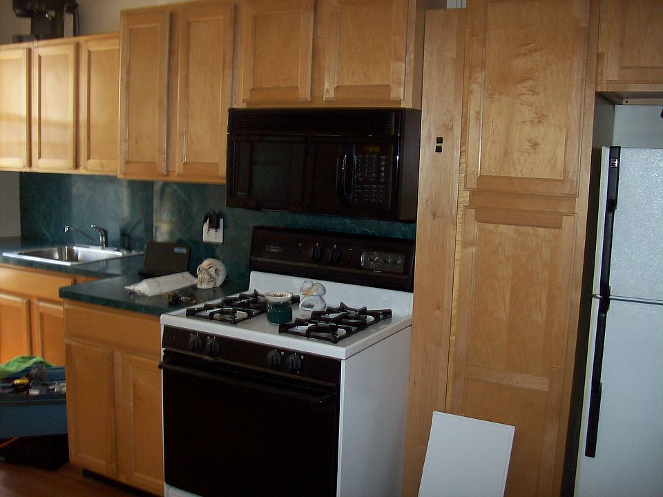 2nd image of 212 Green St APT 2R