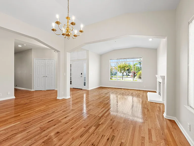 560 Diana Ave — Photo 11