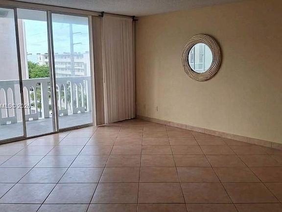 5th image of 401 NE 14th Ave APT 507