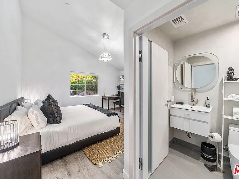 5010 Fulton Ave — Photo 47