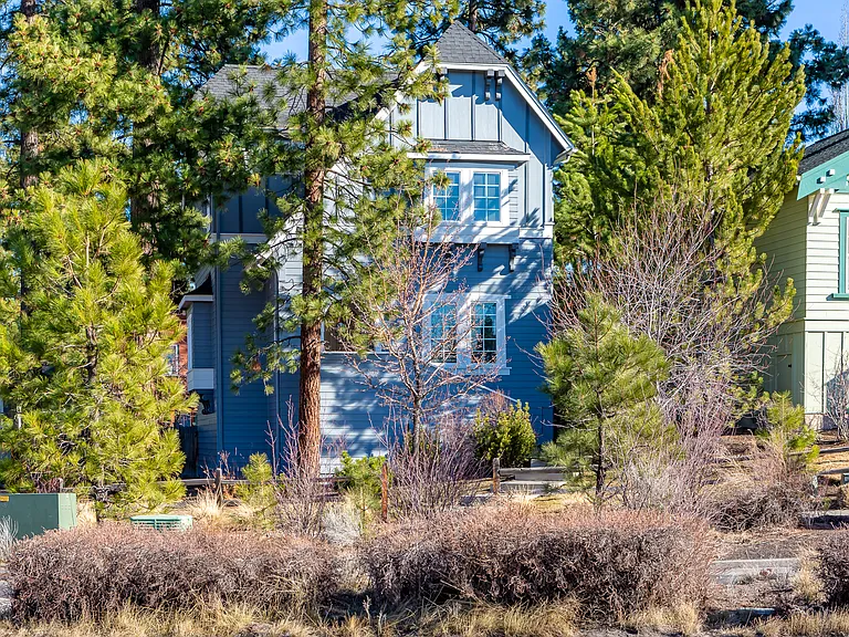 1378 NW Mount Washington Dr — Photo 3