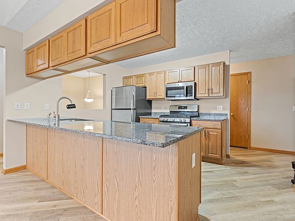 4th image of 5572 Bastian Blvd #0