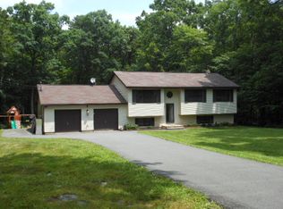 106 Bayberry Dr, Dingmans Ferry, PA 18328