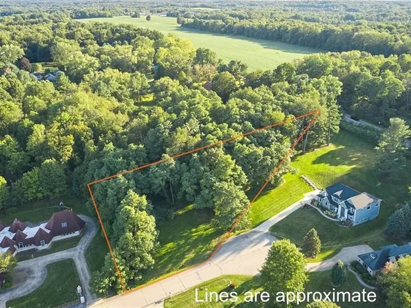 4872 Autumn Leaves Dr, Akron, OH 44333