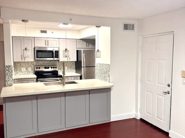 12160 Saint Andrews Pl APT 105, Hollywood, FL 33025
