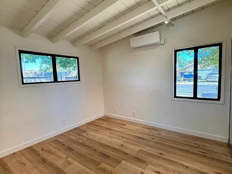 1841 Mayette Ave — Photo 6