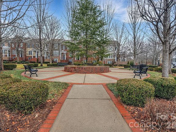 4th image of 712 Passage Dr