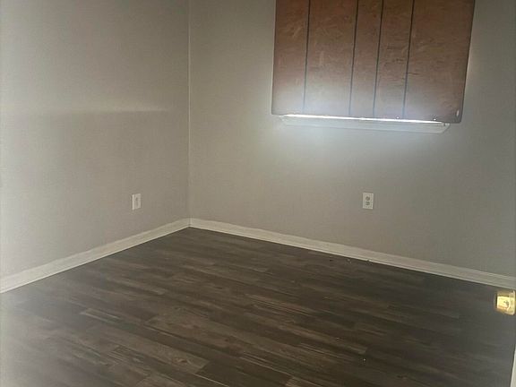 5th image of 905 Raymond Rd