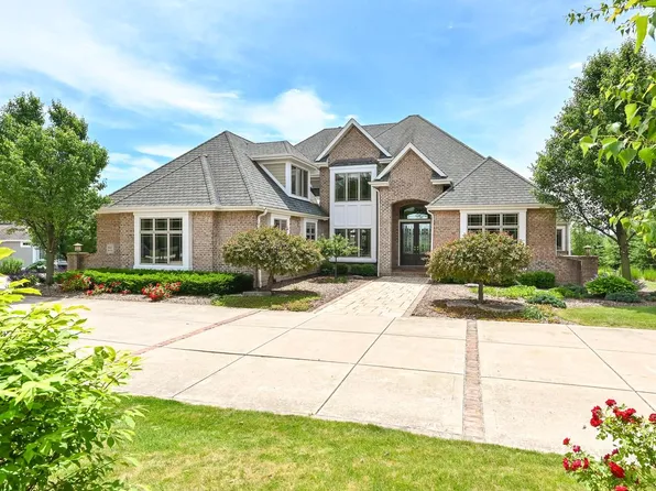 6925 West Oakview COURT, Mequon, WI 53092